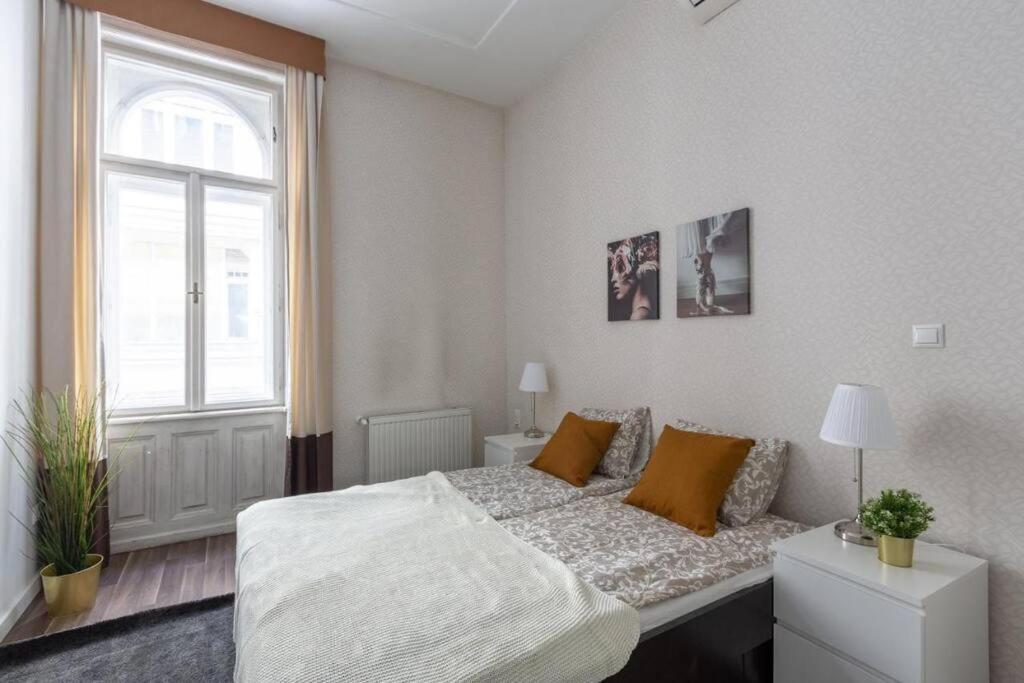 Chic, Captivating Space Budapešť Exteriér fotografie